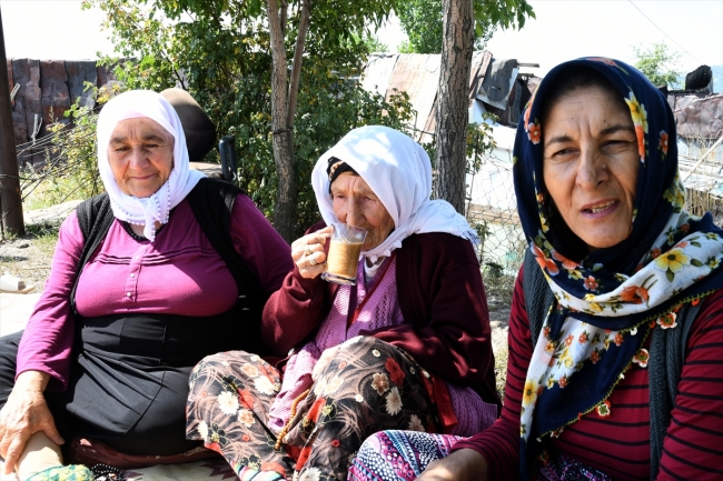 Torununun torununu görmenin mutluluğuyla yaşıyor